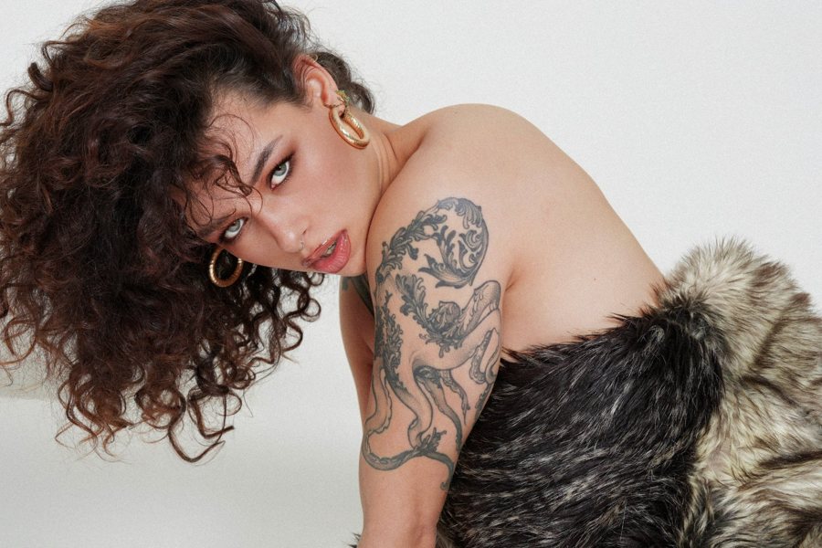 Jessica Murena, mannequin femme, éditorial mode en fausse fourrure